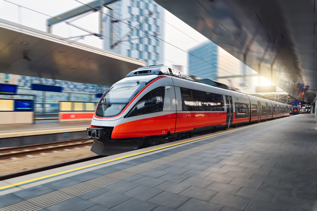 Bequeme An- & Abreise mit dem Zug © Shutterstock