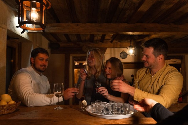 Gem&uuml;tliche Bar f&uuml;r gesellige Stunden