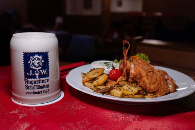 Cordon Bleu und Schnitzelvariationen und ein kaltes Bier vom Fass