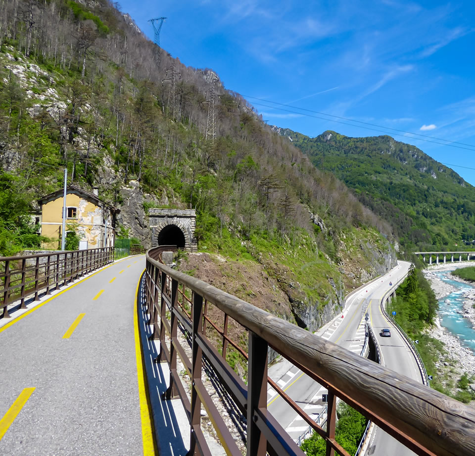 Alpe Adria Trail nach Grado mit Etappenziel in Bad Gastein © Shutterstock