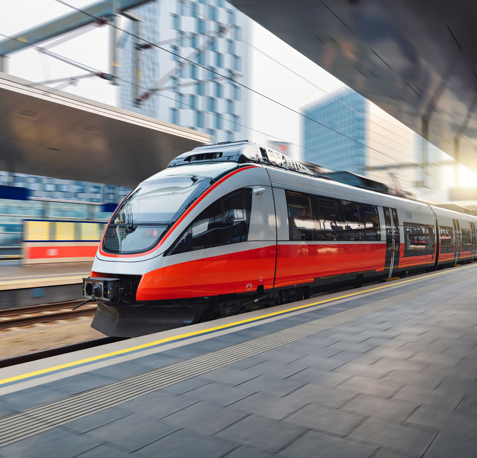 Bequeme Anreise nach Bad Gastein mit dem Zug © Shutterstock