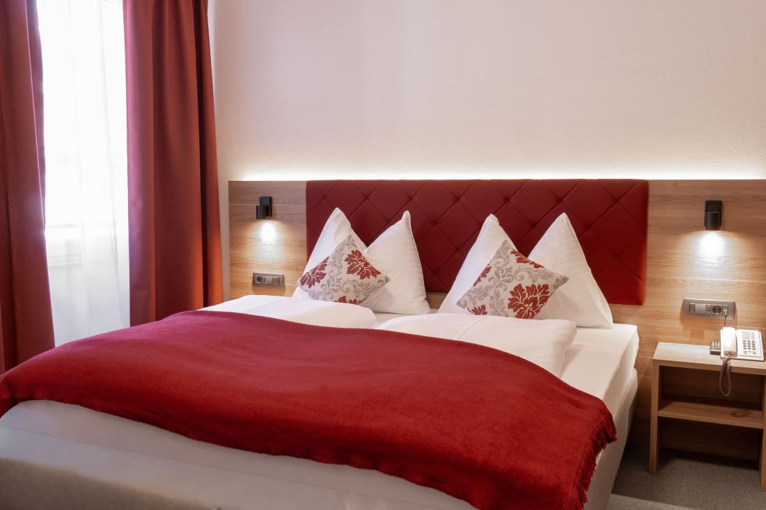 Ger&auml;umiges Doppelzimmer mit Dusche/Wc, Fr&uuml;hst&uuml;ck und WLAN