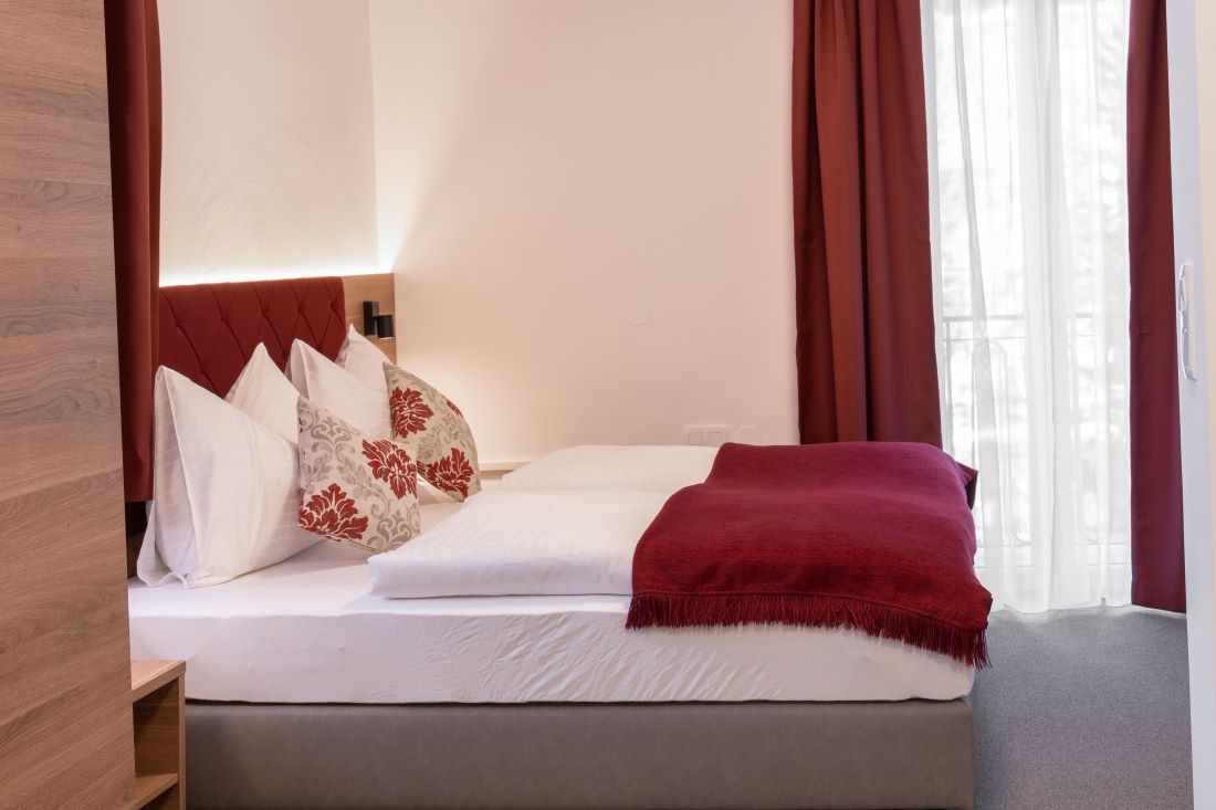 Ger&auml;umiges Mehrbettzimmer mit Dusche/WC, Fr&uuml;hst&uuml;ck und  WLAN