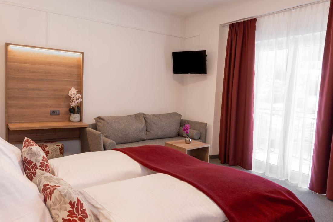 Dreibettzimmer mit Dusche/C, Fr&uuml;hst&uuml;ck und WLAN